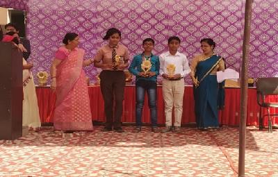 Award Function of Classes 5th to 8th Celebrated in Manava Bhawna Public School